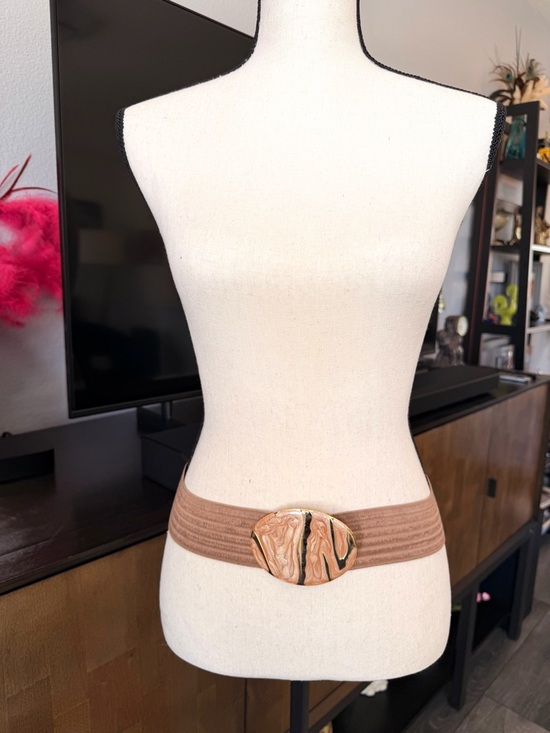 Vintage Marbleized Oval Buckle Stretch Belt in Tan and Gold main image 6
